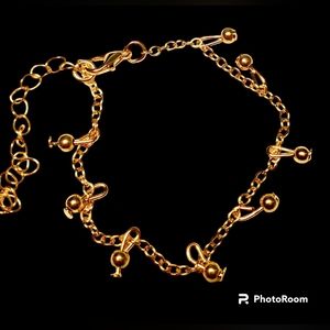 NWOT Pretty gold bracelet Or Anklet